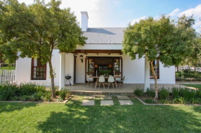 The Paddocks - Two Bedroom Cottage, Kyalami, Midrand